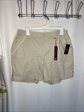 Gloria Vanderbilt Women's Beige Casual Utility Shorts - size 6